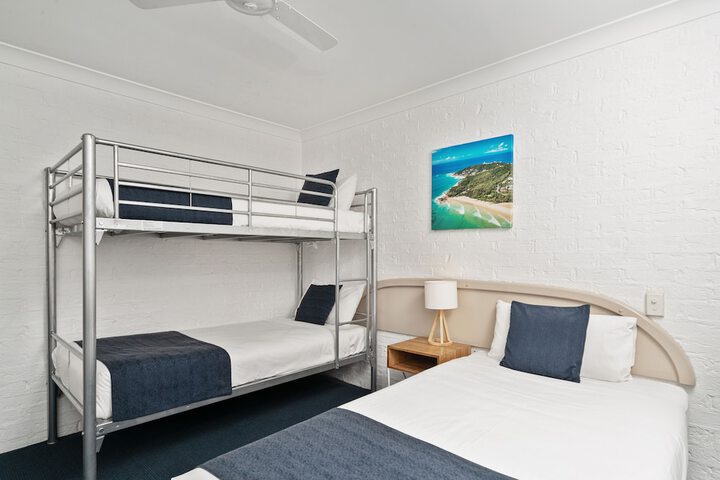 Room 13 of 87