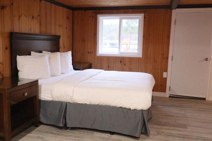 Classic Queen Bed (27 of 63)