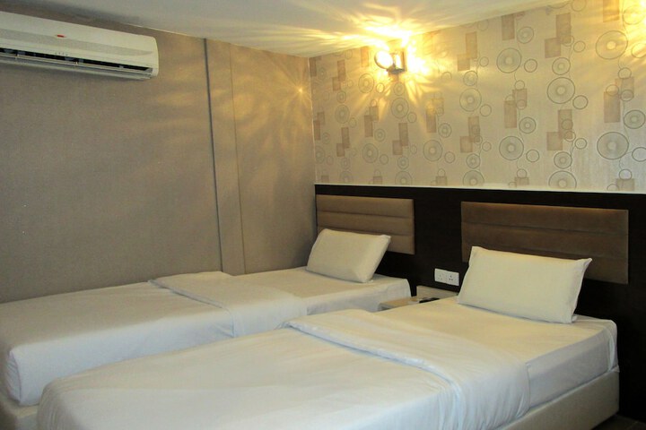 Room 12 of 36