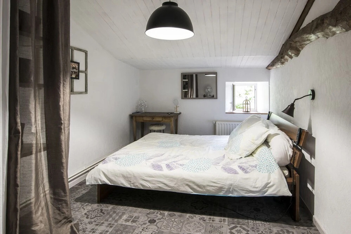 Room 2 of 14