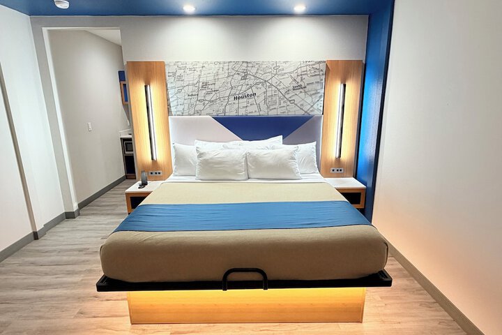 Room 8 of 32