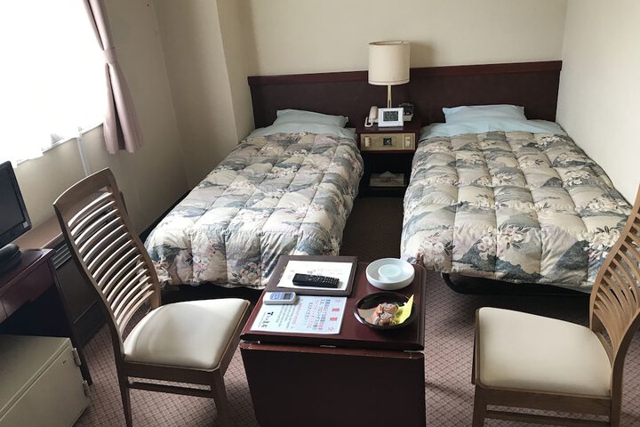Room 16 of 102