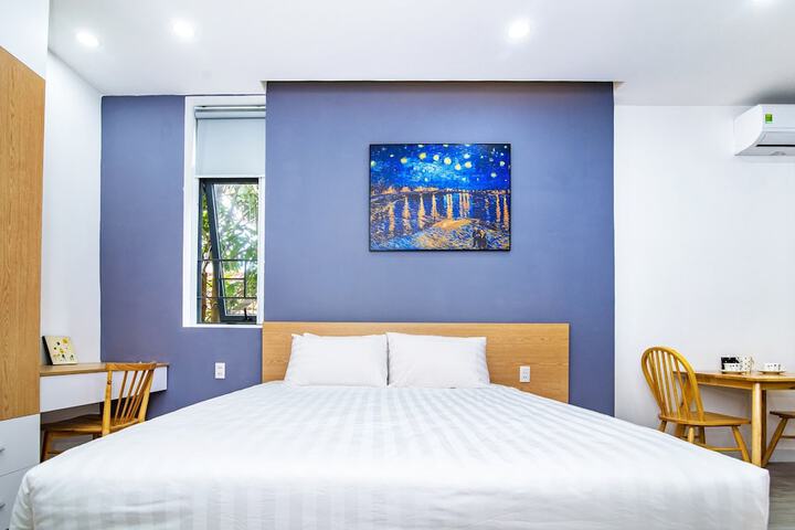 Room 11 of 28