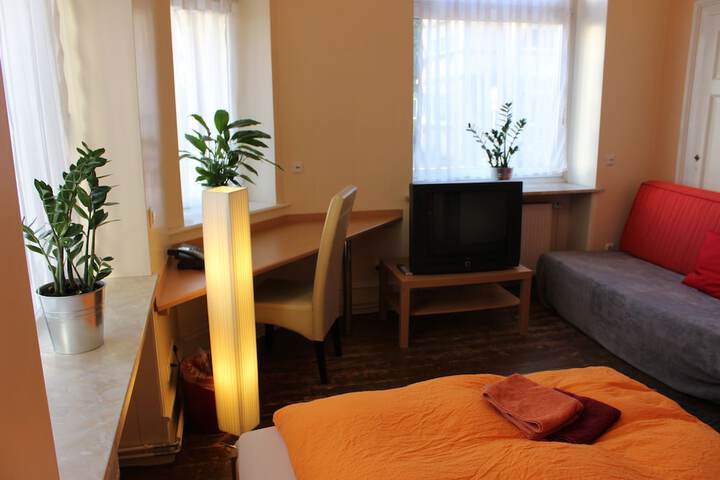 Room 4 of 12