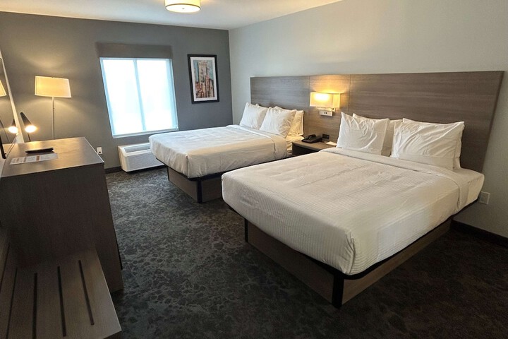 2 Queen Beds (4 of 6)
