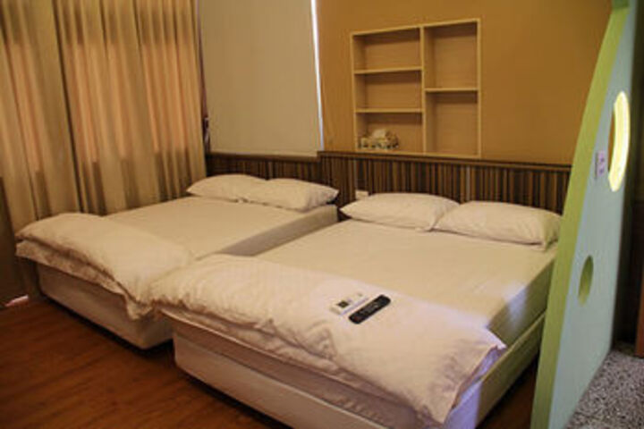Room 16 of 32