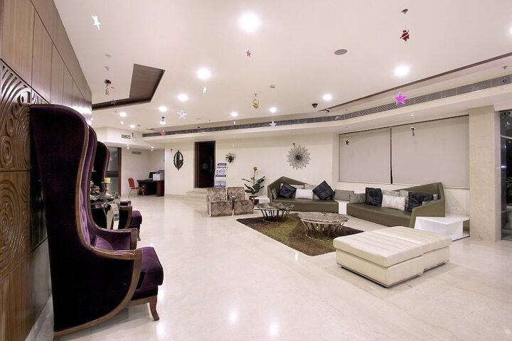 Entrance & Lobby