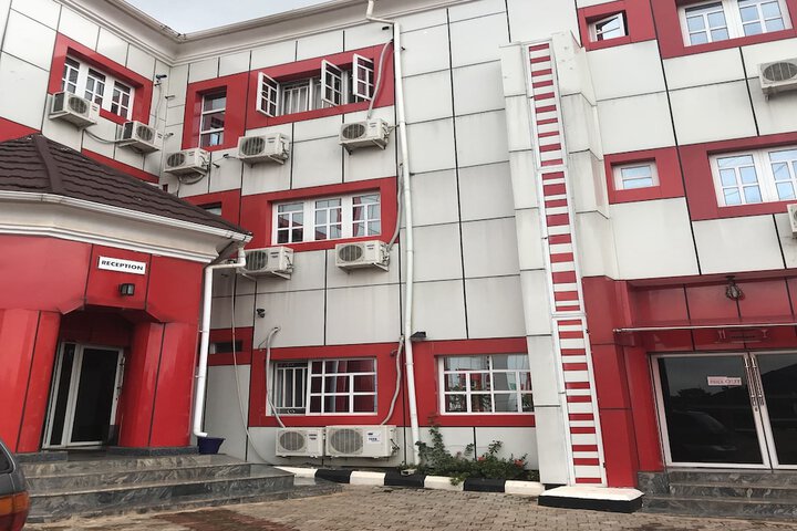 Jim-Eddy Suites
