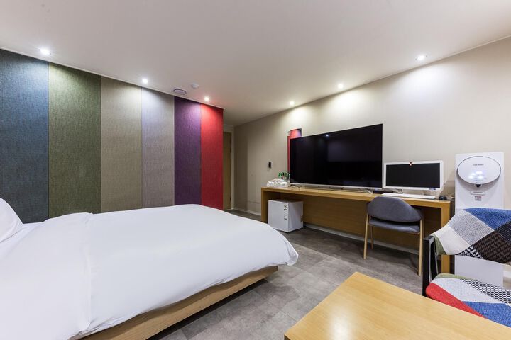 Room 102 of 120