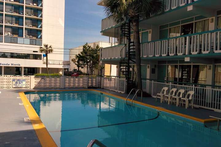 Hotel with Pool