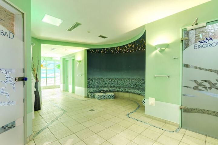 Spa 72 of 123