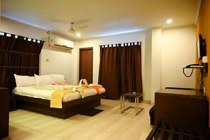 Room 4 of 20