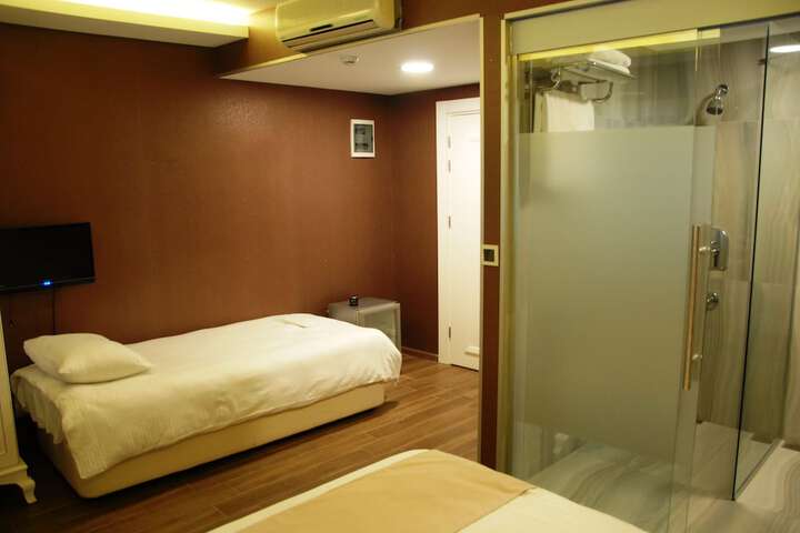 Room 6 of 41