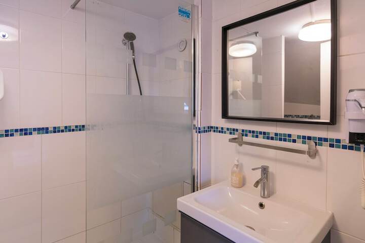 Room 14 of 25