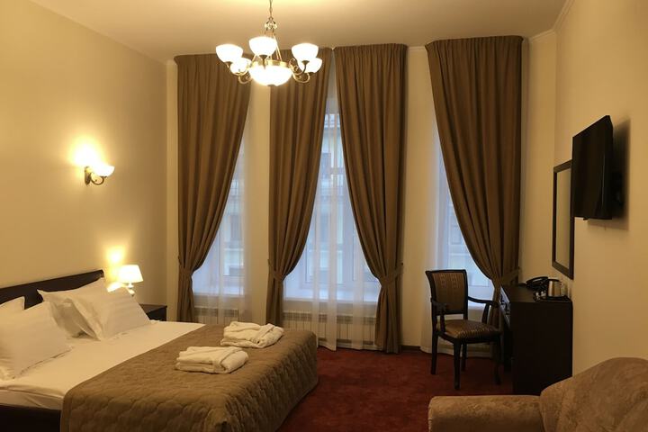 Room 12 of 83