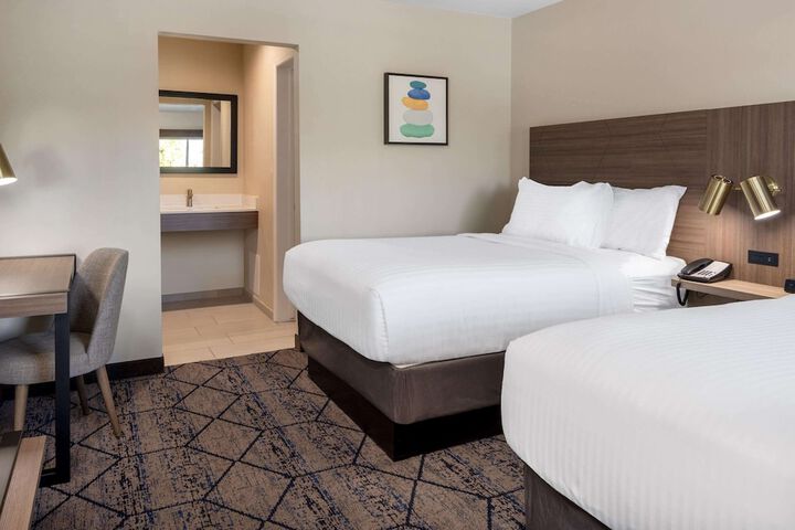 2 Double Beds (3 of 18)