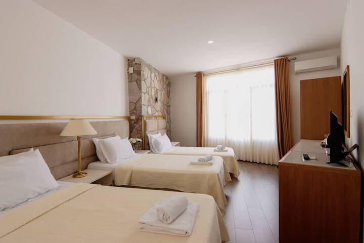 Room 44 of 187