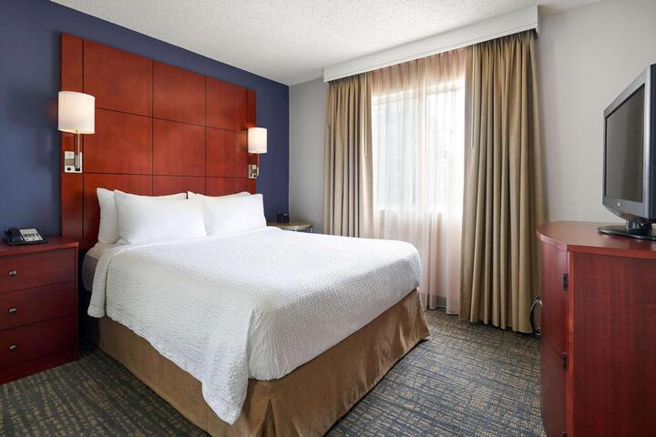 Studio Suite Queen Bed (12 of 13)