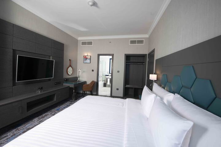 Room 9 of 38