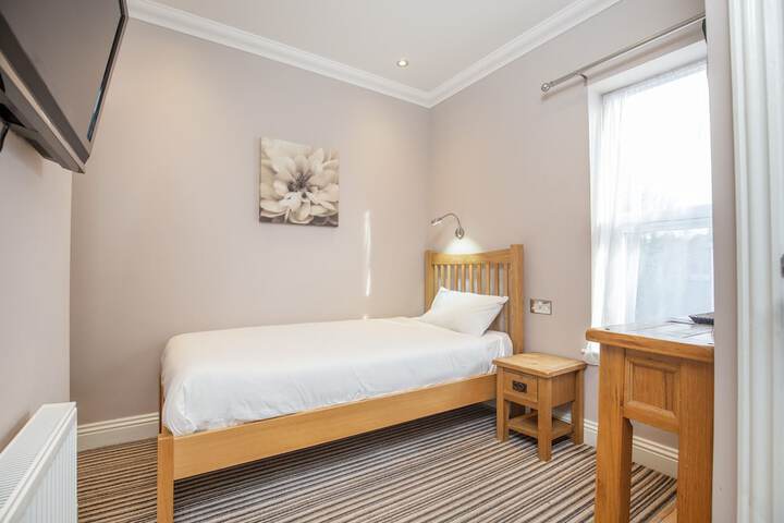 Room 6 of 70
