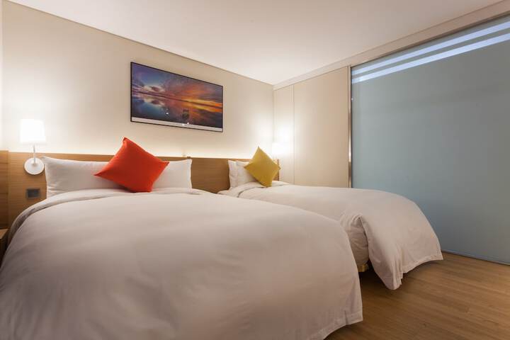 Room 45 of 49