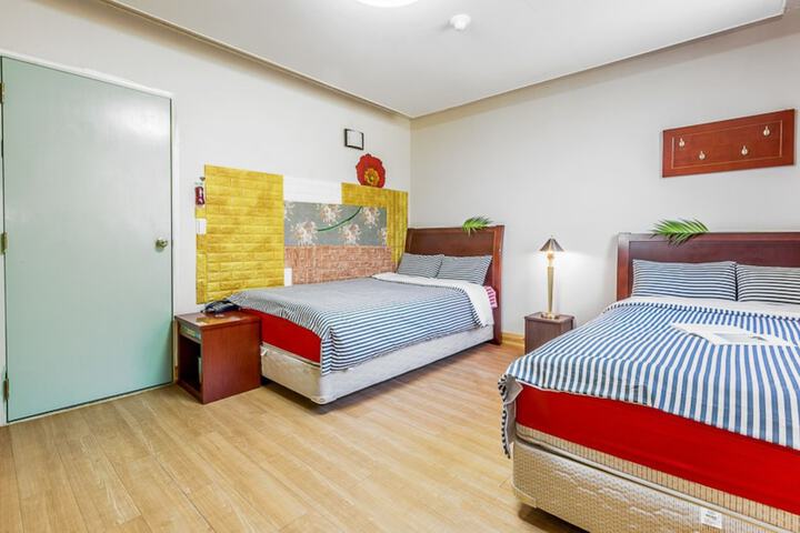 Room 3 of 33