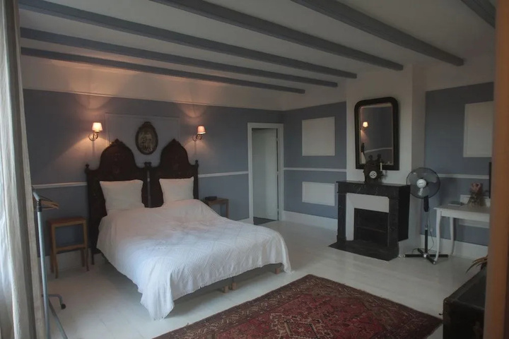 Room 5 of 14