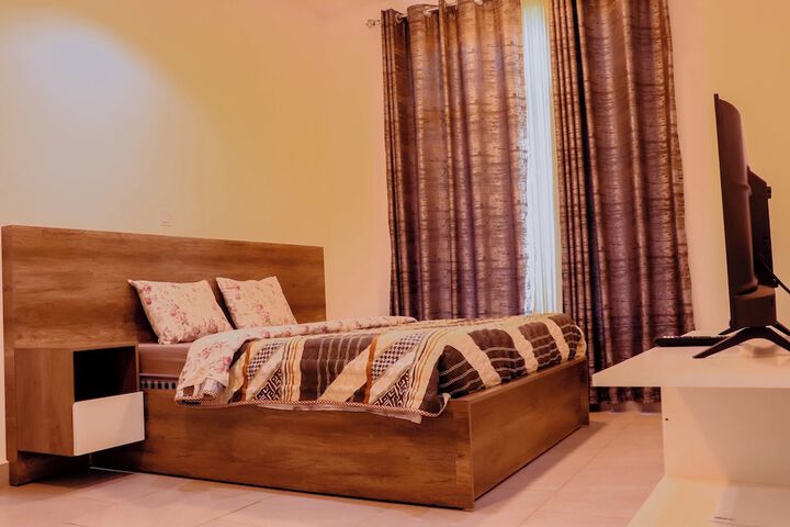 Room 14 of 28