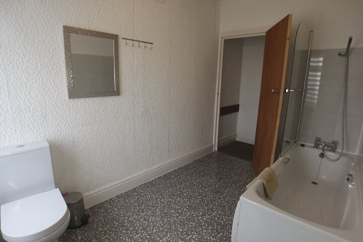 Room 70 of 102