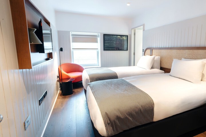 Room 29 of 65