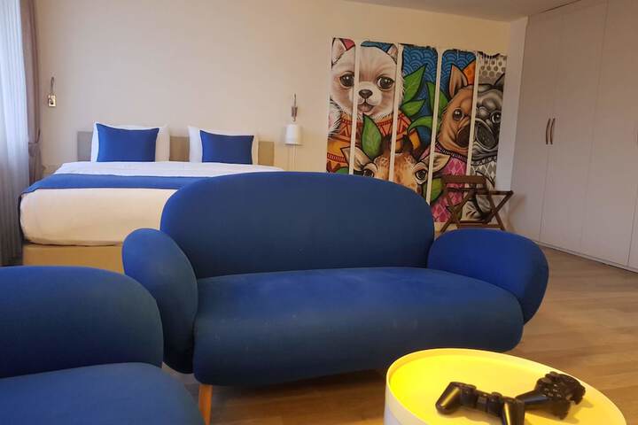 Room 32 of 46