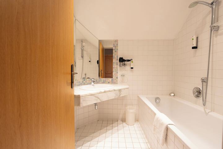 Room 43 of 112