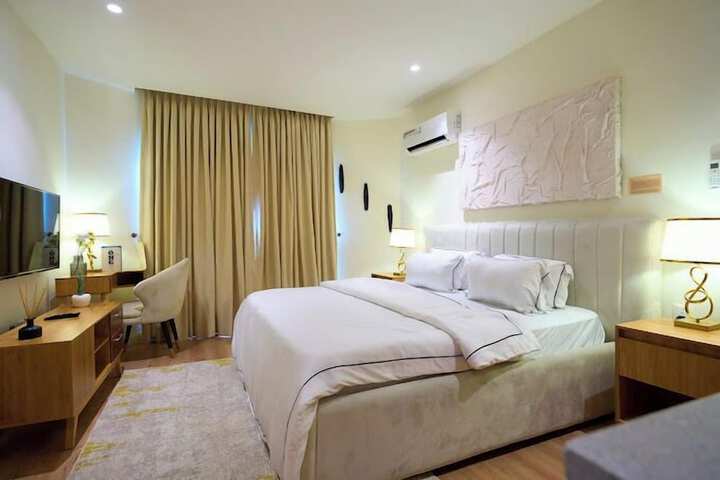 Room 3 of 53