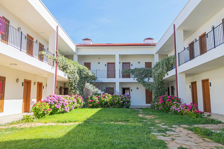 Hotel Exterior 20 of 29