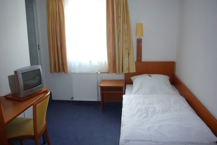 Room 10 of 53