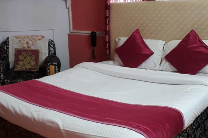 Room 3 of 8