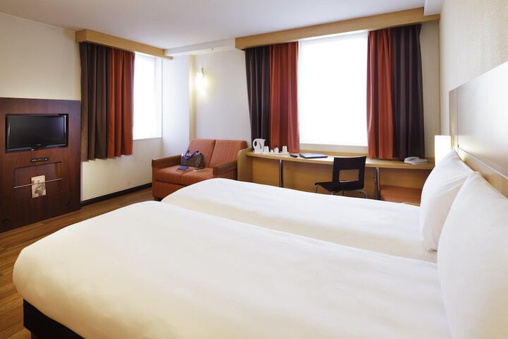 Room 10 of 52