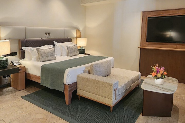 Room 8 of 121