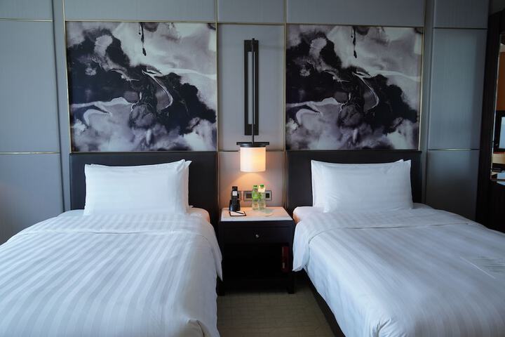 Room 32 of 121