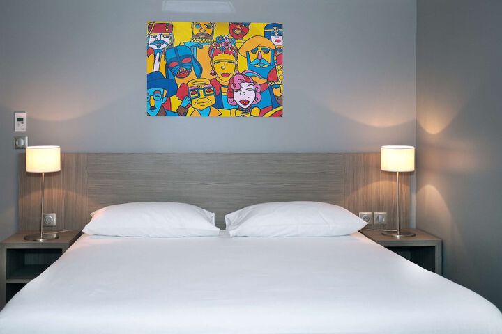 Room 18 of 76