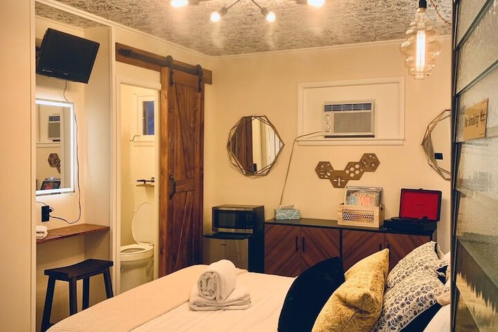 Room 65 of 100