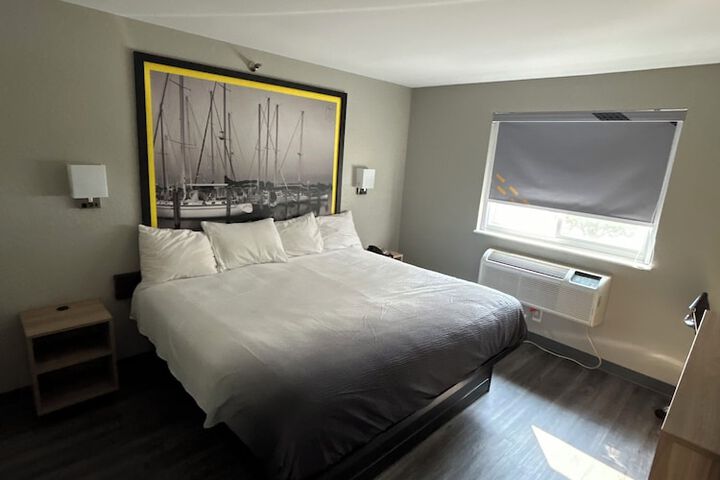 1 King Bed (11 of 12)
