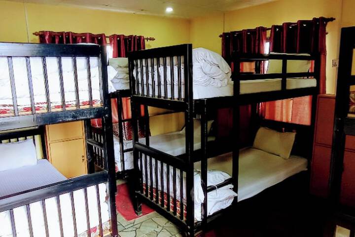 Room 4 of 10