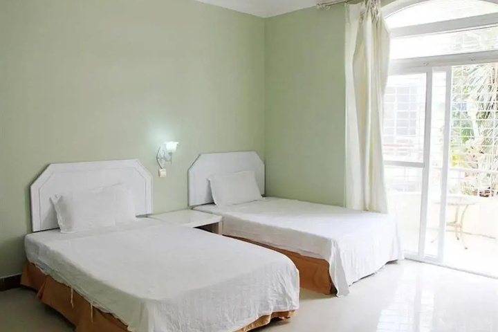 Room 12 of 28