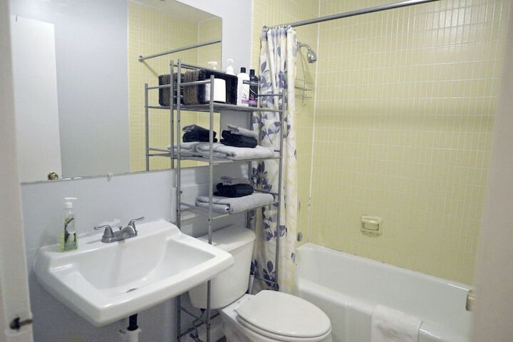 Room 6 of 17