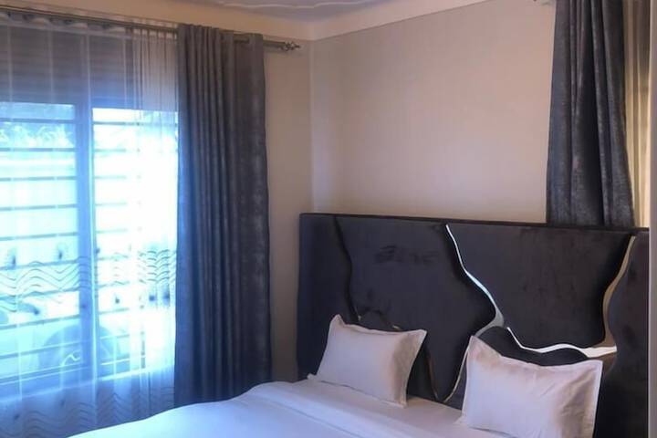 Room 6 of 11