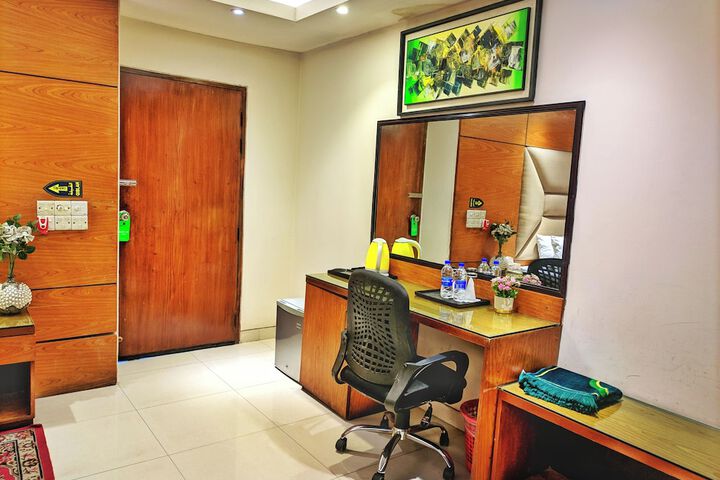 Room 30 of 48