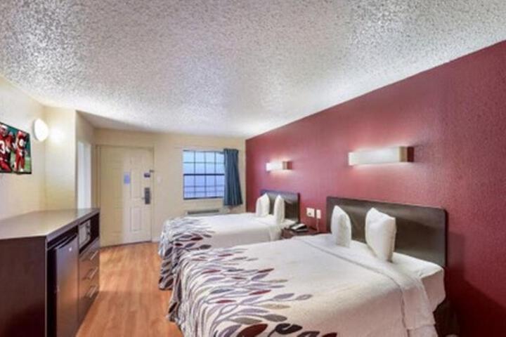 2 Double Beds (1 of 10)
