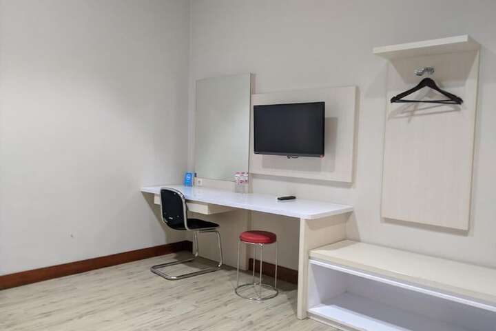 Room 6 of 25