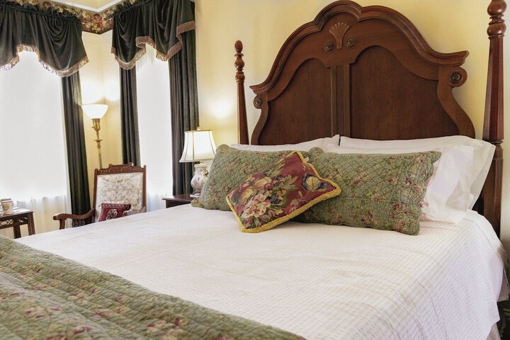 Room 6 of 97